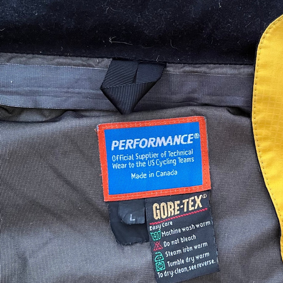 Performance GORE-TEX Cycling Jacket – Men’s Large-Yellow/black – Made in Canada - Picture 7 of 10